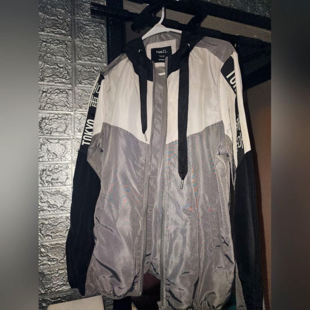 Size small windbreaker